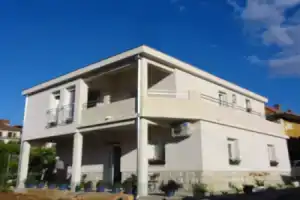 Apartments Cubela Beautiful Garden, Трогир