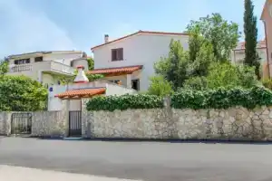 Apartments Mirjana, Сегет Враница