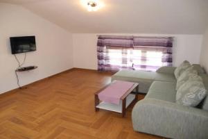 Apartment Jasminka 4 1 pax Gore, Цриквеница