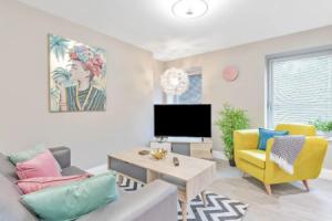 Ocean Walk 2 Bedroom Apartment Moments From the Seaside, Брайтон