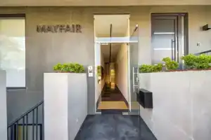 Mayfair by Premier Suites MT, Пемброк