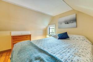 Charming Cottage w/ Patio, Walk to Boothbay Harbor, Бутбей-Харбор