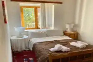 Kathy’s rock house, Леонидион