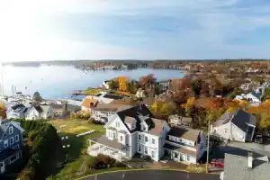 Topside Inn, Бутбей-Харбор