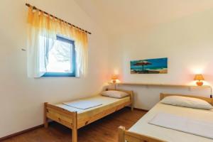 Stunning Home in Medulin With Wifi and 2 Bedrooms, Pomer