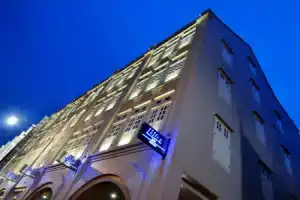Bliss Hotel Singapore (SG Clean, Staycation Approved), Сингапур