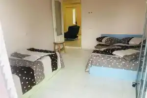 Old House Apartments, Уреки