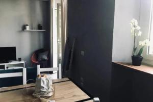 Mazzini apartment, Арона