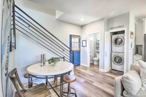 Dog-friendly San Diego Home - 1 Mi to Ocean Beach, Сан-Диего