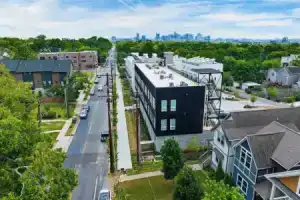Colorful 4BR w/ Artful Design, Dining & Easy Access to Broadway The Bloom House by Avantstay, Нэшвилл