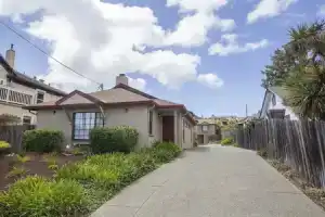 Beautiful 2 Bedroom Detached Apartment, Walk to Downtown Monterey and Fishermans Wharf, Монтерей