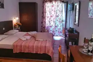 Fotoula Apts, Агия-Пелагия