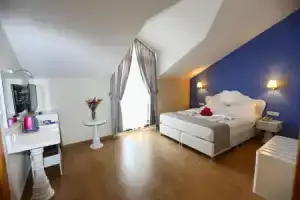Kumluk Hotel, Датча