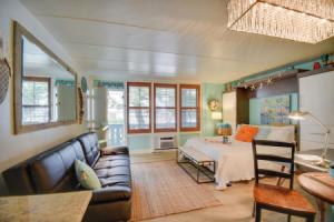 Chic Virginia Beach Retreat - Pool, Steps to Beach, Вирджиния Бич