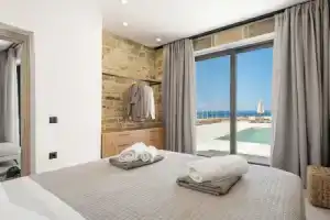 Petra Retreat Residence, Като-Галатас