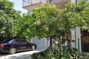 Apartment Milica - parking and garden: A1 Kastel Luksic, Riviera Split, Kaštel Kambelovac