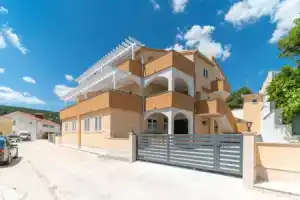 Apartments Lux 3, Винишхе