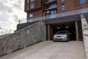 Modern Apartment 500 m From the Centre of Scheveningen, Схевенинген