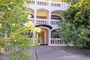 Costambar Beachside Apartment With Pool, Пуэрто-Плата