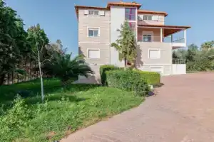 Pleasant Holiday Home in Chalcis With Garden, Халкида