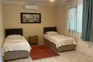 Ela Ela Bungalov Evler, Бурхание