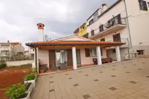 Apartments Lean 1048, Ровинь