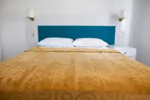 One More Day Hotel, Тургутреис