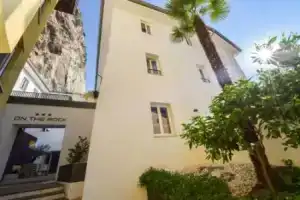 Отель «On The Rock», Арко