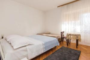 Amazing Apartment in Pakostane With 4 Bedrooms and Wifi, Pakoštane
