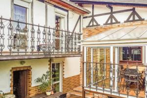 Beautiful Home in Darlowo With 3 Bedrooms, Дарлувко