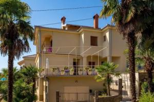 Nice Apartment in Lovran With Wifi and 1 Bedrooms, Ловран