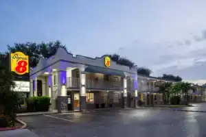Super 8 by Wyndham Bradenton Sarasota Area, Брадентон