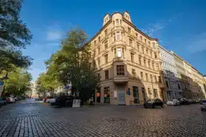 Große Altstadtwohnung im Zentrum, mit Balkon, TOP Lage, 4 Schlafplätzen, Магдебург