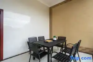 Human Cottage Hotel Sanyi Airport Branch, Лицзян