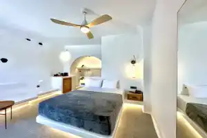 Eteoro Suites, Фиростефани