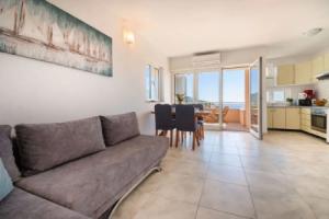 Apartment Golub Karlobag 37493, Cesarica