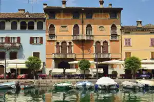 Casa Del Lago in Desenzano del Garda, Десензано-дель-Гарда