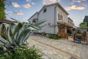Pretty Apartment With Balcony, Пореч