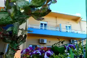 Apartments & Suites Papafotis, Алинда