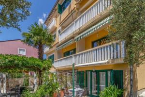 Stunning Apartment in Crikvenica With 2 Bedrooms and Wifi, Риека