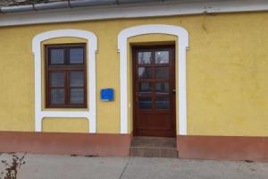 Ady Apartman, Тата