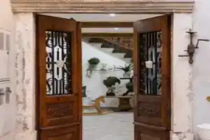 History House Moja Ti 1830, Сень