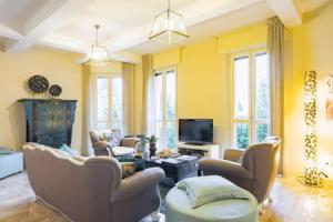Residenza Al Vittoriale - by Host4U, Гардоне-Ривьера