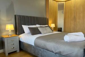 1 Bed Flat - Sleeps 4 - Parking - Wifi, Манчестер