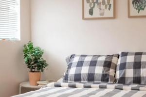 Charming 2BR Casita in Front of Park, Лос-Анджелес