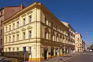 Apartment Amandment, Прага