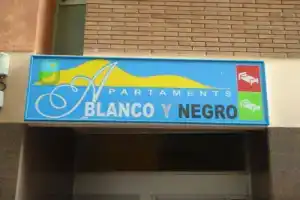 Apartamentos Blanco y Negro, Льорет де Мар
