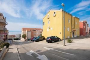 Stunning Apartment in Makarska With Wifi and 1 Bedrooms, Макарска