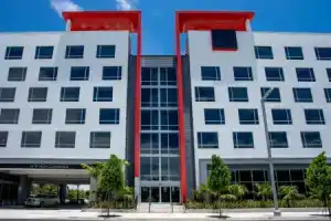 Отель «Radisson Red Miami Airport», Майами