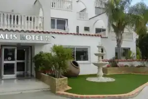 Tsialis Hotel, Ларнака